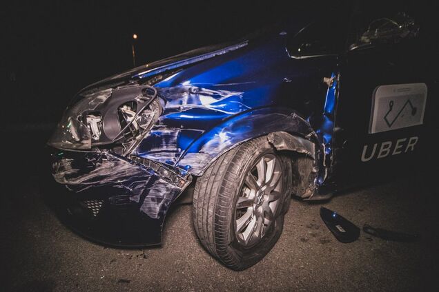 Целился в девушек: в Киеве пьяный таксист устроил жесткое ДТП