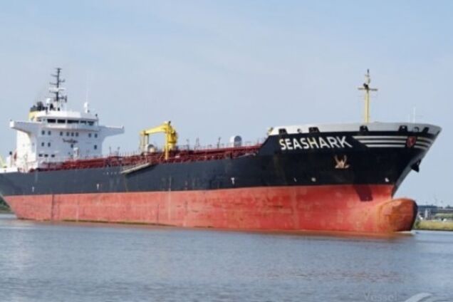 "Життя під загрозою": єгипетські військові затримали український танкер