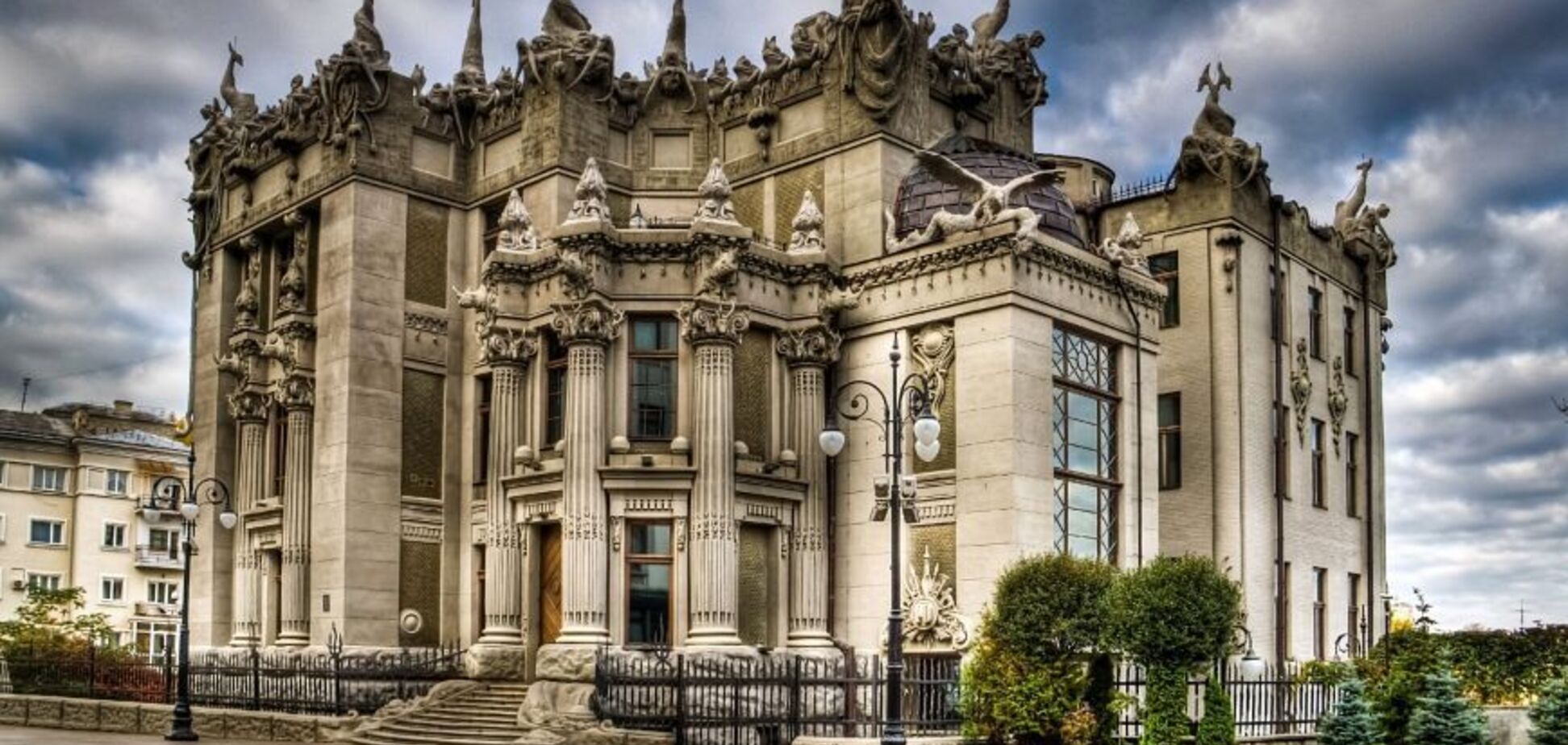 Будинок з химерами - народу, Феофанія - ветеранам, Банкова - киянам!