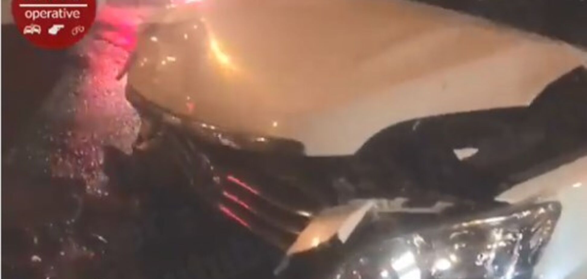 'На красный свет!' В Киеве авто полиции попало в аварию и вылетело на тротуар 