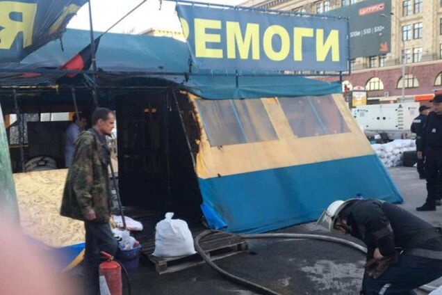В Харькове подожгли волонтерскую палатку: фото последствий