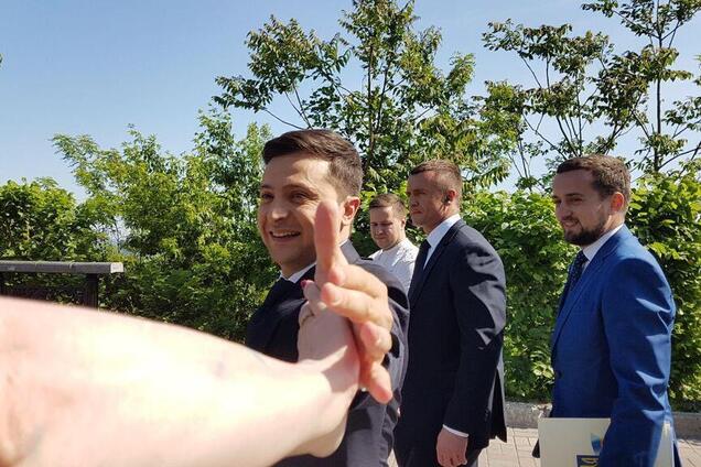 Чмок в лысину: Зеленский устроил забавную выходку с Кошевым на инаугурации