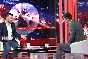 Поймал почти у земли: полет президентского удостоверения Зеленского не завершилось падением