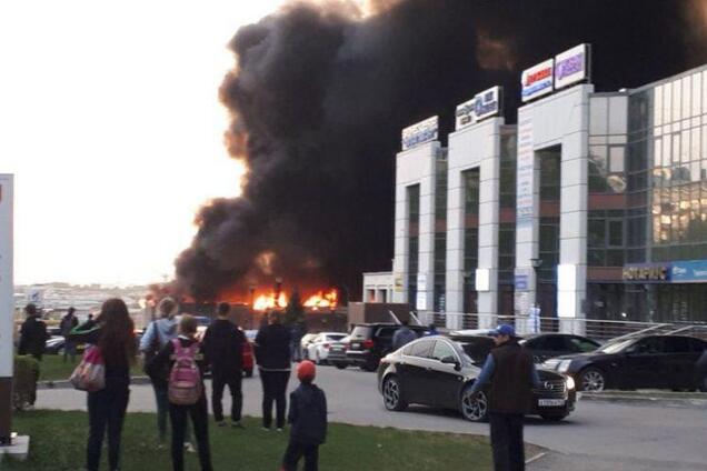 У Росії спалахнув автоцентр