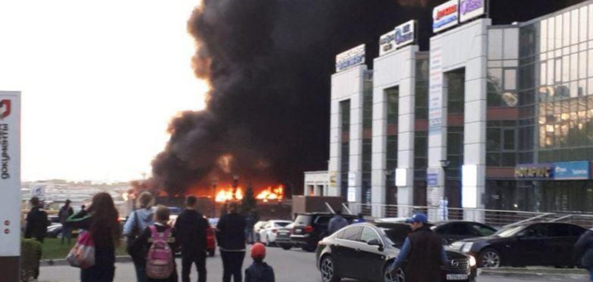 В России вспыхнул автоцентр