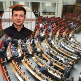 Зеленский распустил Раду