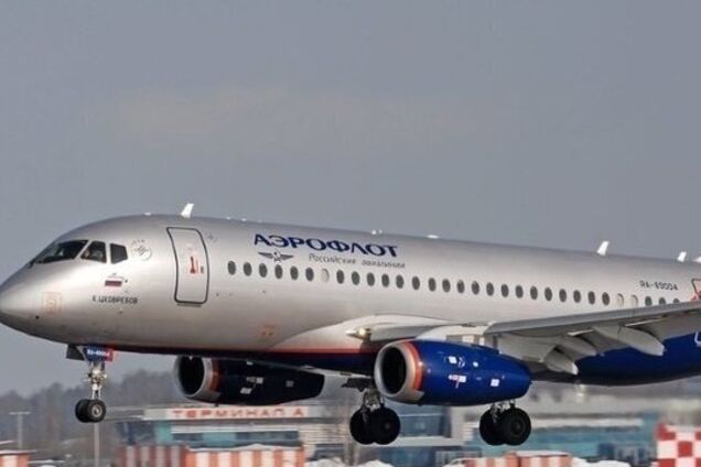 Топливо вытекало из самолета: В России произошло новое ЧП с Superjet