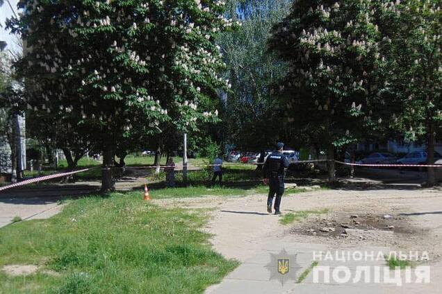 'Всю сім'ю виріжу!' У Києві група хуліганів напала на чоловіка з дитиною