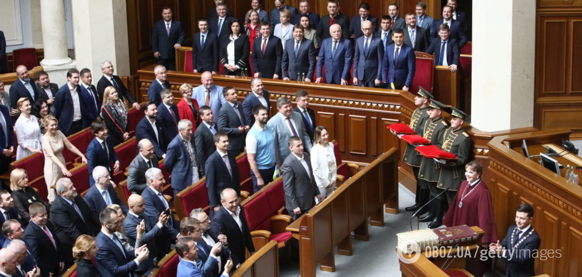 Внеочередные выборы в ВРУ: парламент стал центром негатива для граждан