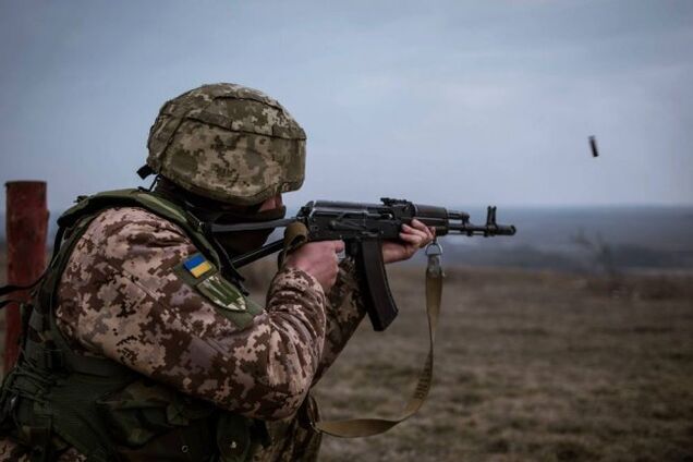 Террористы на Донбассе устроили утренний обстрел: ранен боец ВСУ