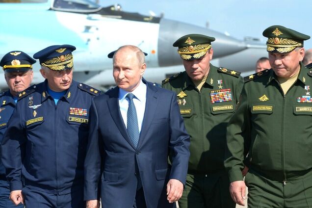 Владимир Путин в государственном лётно-испытательном центре имени Чкалова