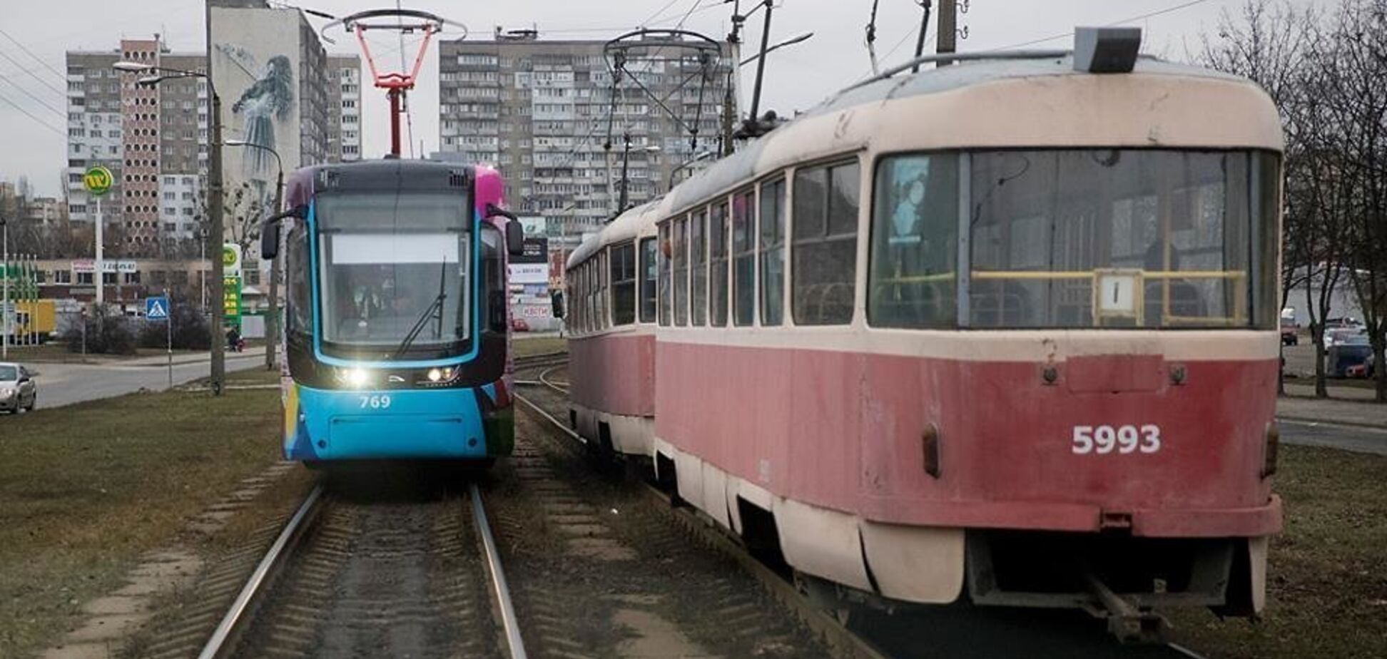 У Києві трамвай збив прокурора: перші подробиці