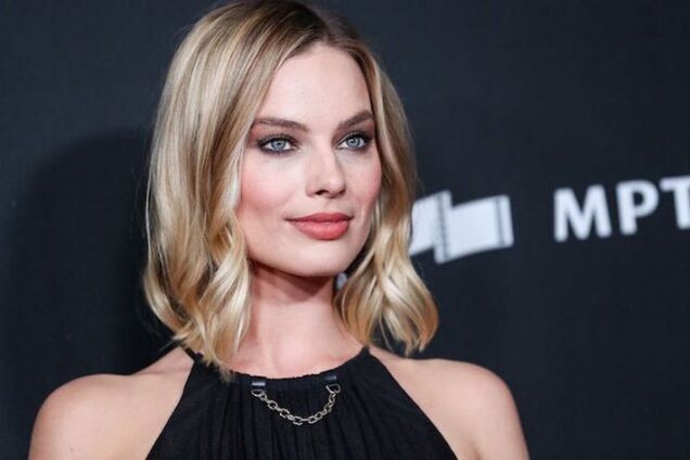 Марго Роббі відпочила у Каннах в відвертому купальнику