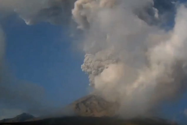  В Мексике разбушевался смертоносный вулкан Попокатепетль: фото и видео стихии
