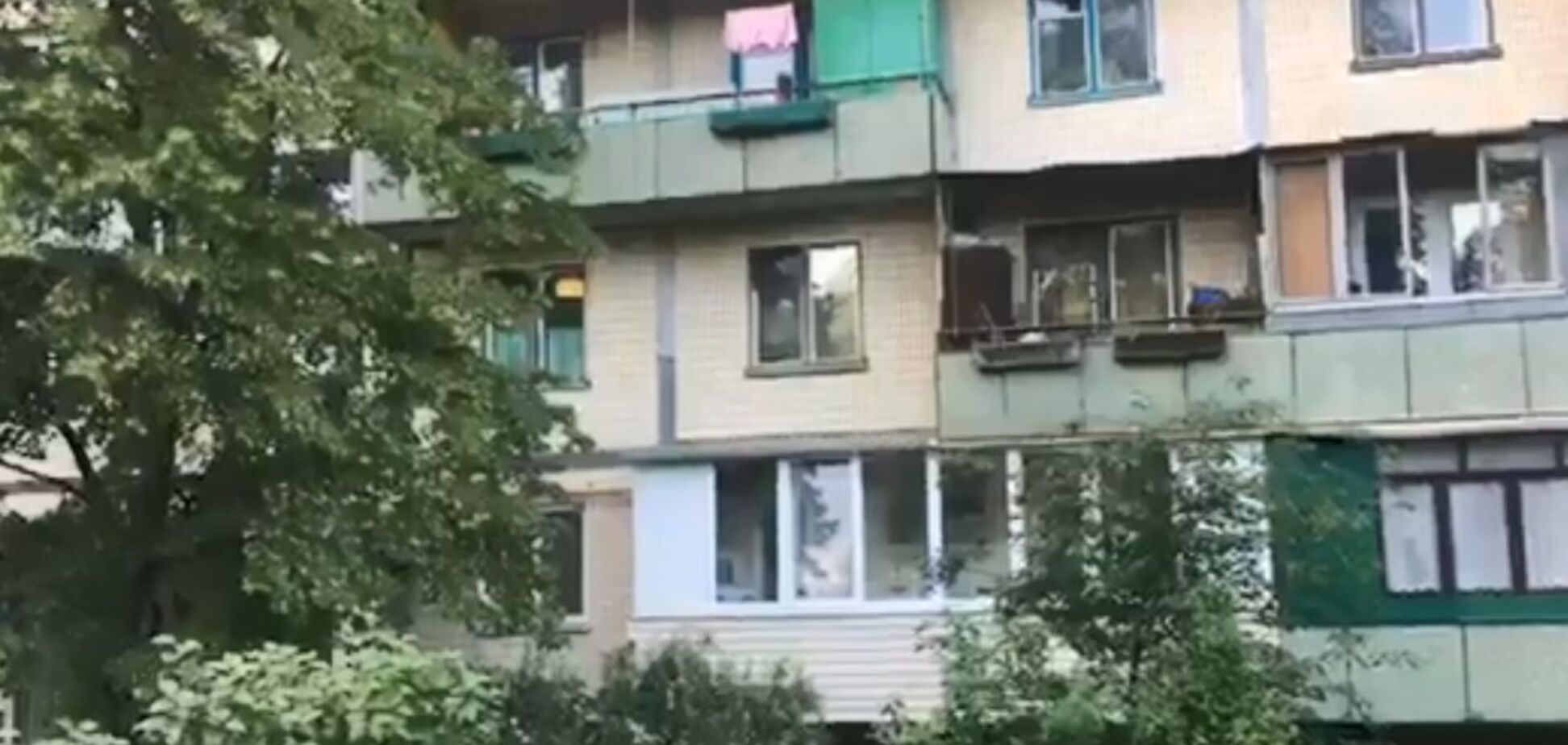 Кожа посинела: в Киеве в подъезде дома обнаружили труп 