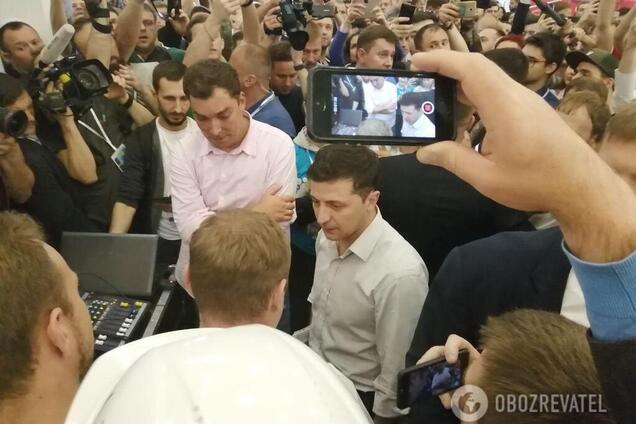 Зеленский взорвал зал роботом-собакой и удивленным Ляшко: видео курьезного момента