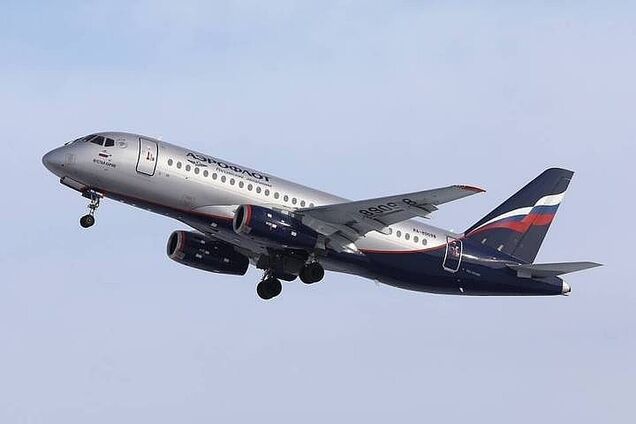 Літак Sukhoi Superjet 100