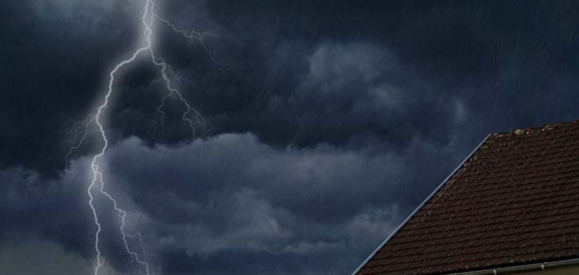 Гроза и шквалы: в Киеве объявили штормовое предупреждение