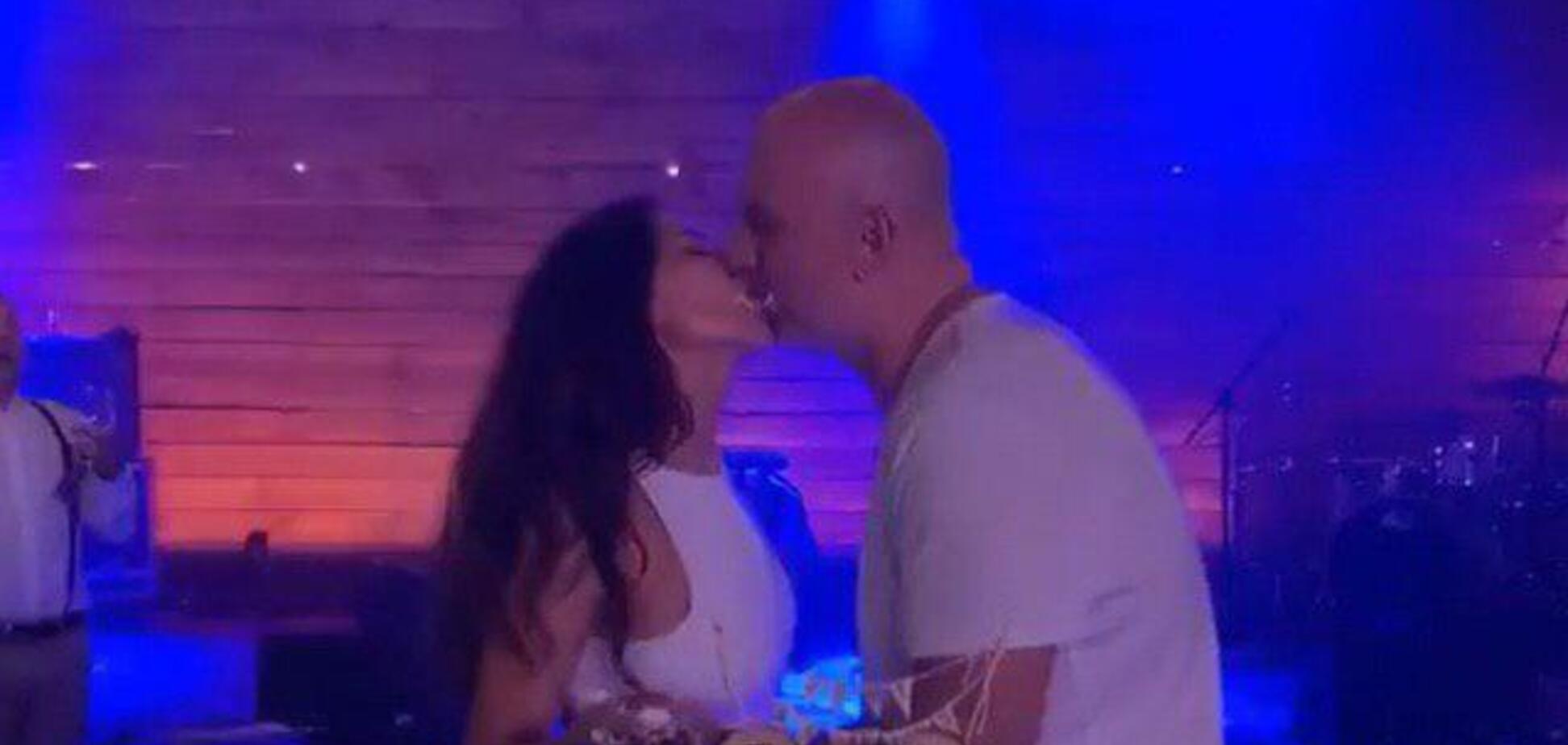 Как выглядел свадебный торт Потапа и Насти Каменских: яркие фото и видео