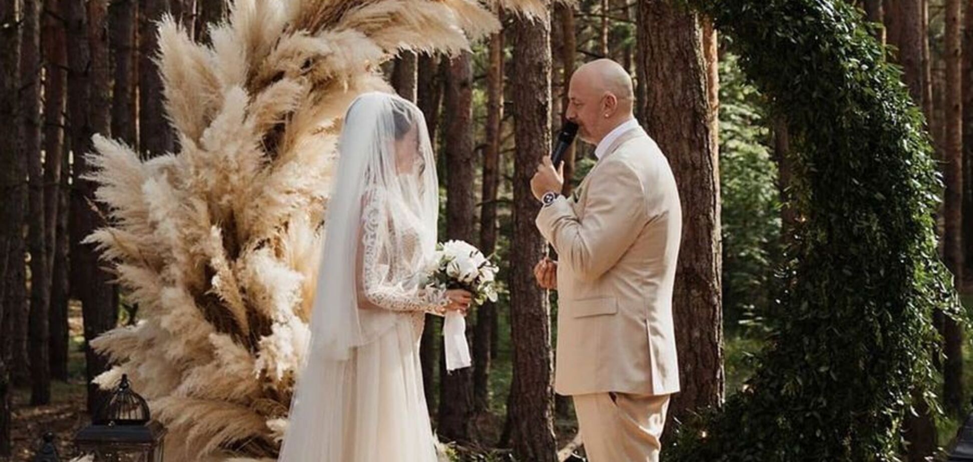 'Эту любовь видно из космоса!' Первый танец Потапа и Насти растрогал сеть. Видео