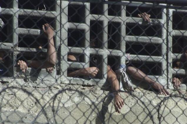 У Венесуелі ув'язнені влаштували вибухи в тюрмі: десятки вбитих і поранених
