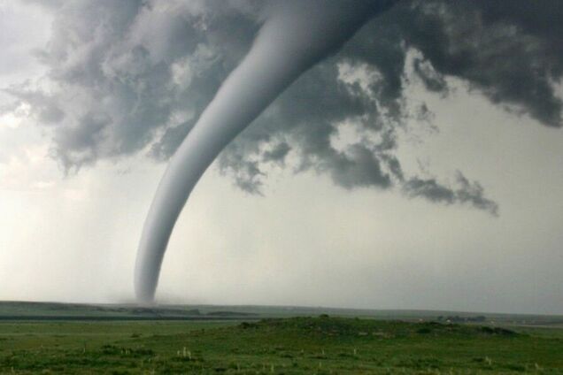 В Запорожской области пронесся мощный смерч: видео страшного вихря