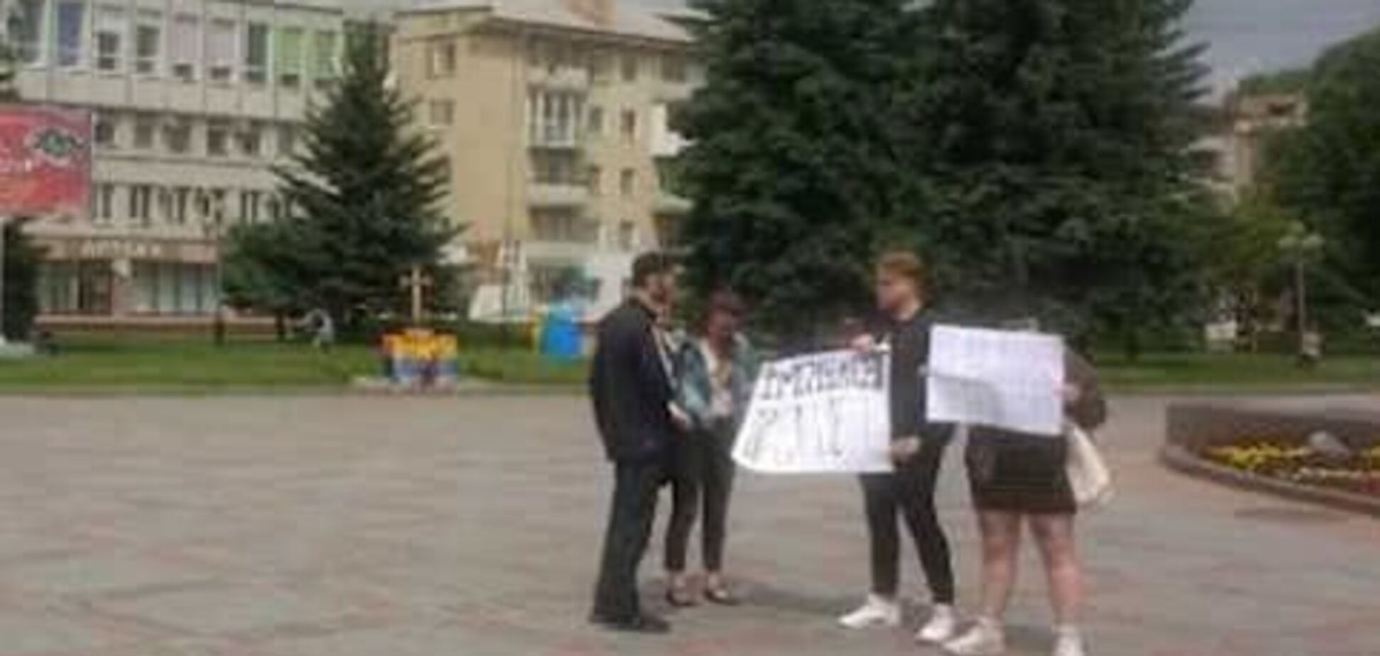 В Ривне подростков задержали за протест против Зеленского: в Раде отреагировали