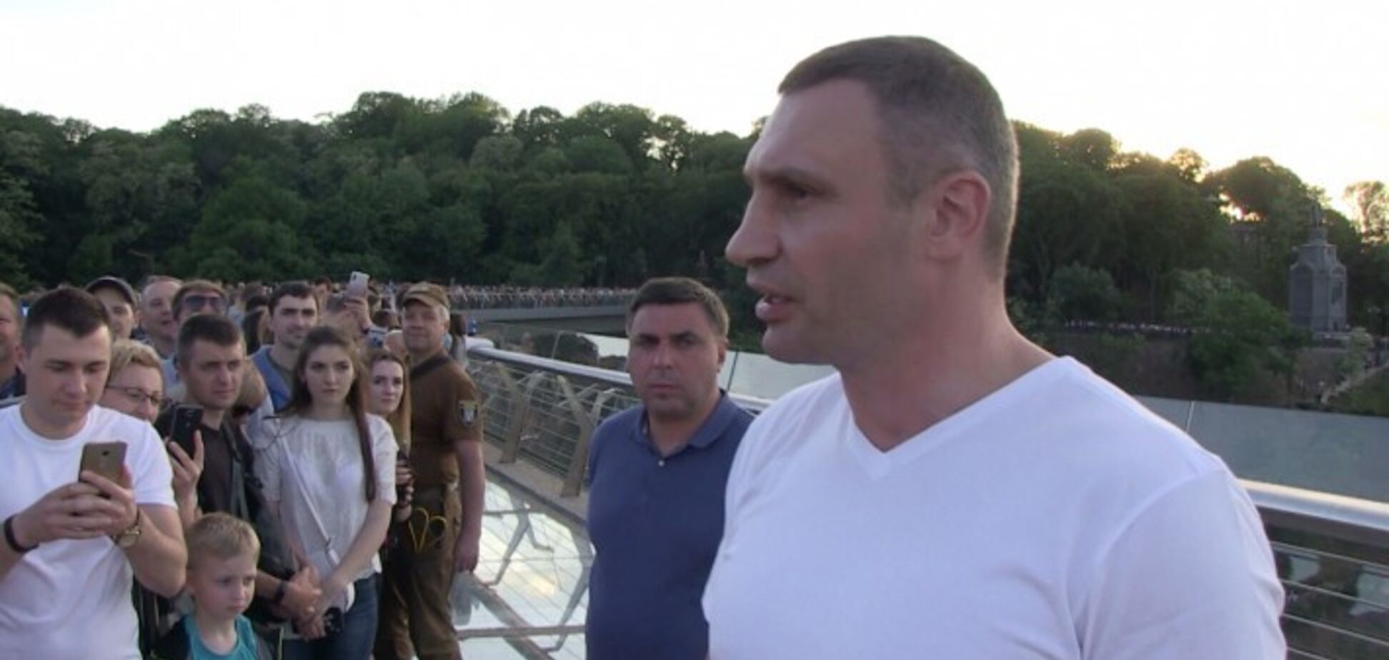 Кличко: новий міст пошкодили вандали, але він скоро знову запрацює