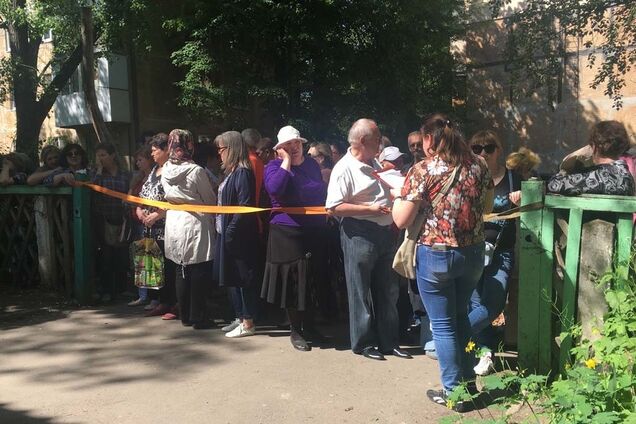 Очередь за паспортами России