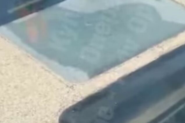 У Києві на новому мосту замінили вже три скла: всі подробиці