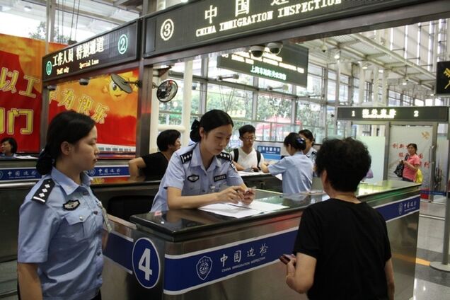 Добро пожаловать: при въезде в Китай у туристов будут проверять содержимое смартфонов