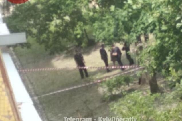 В Киеве студент спрыгнул с крыши дома: первые детали