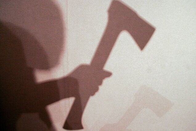 'Мені дуже страшно!' У Росії підліток із льодорубом напав на школярку. Відео