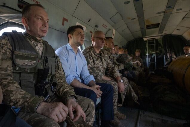 Спросил о горячей воде и попрыгал на кровати: появилось видео визита Зеленского на Донбасс