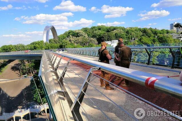 "Не доросли": украинцы назвали виновных в разрушении нового моста в Киеве