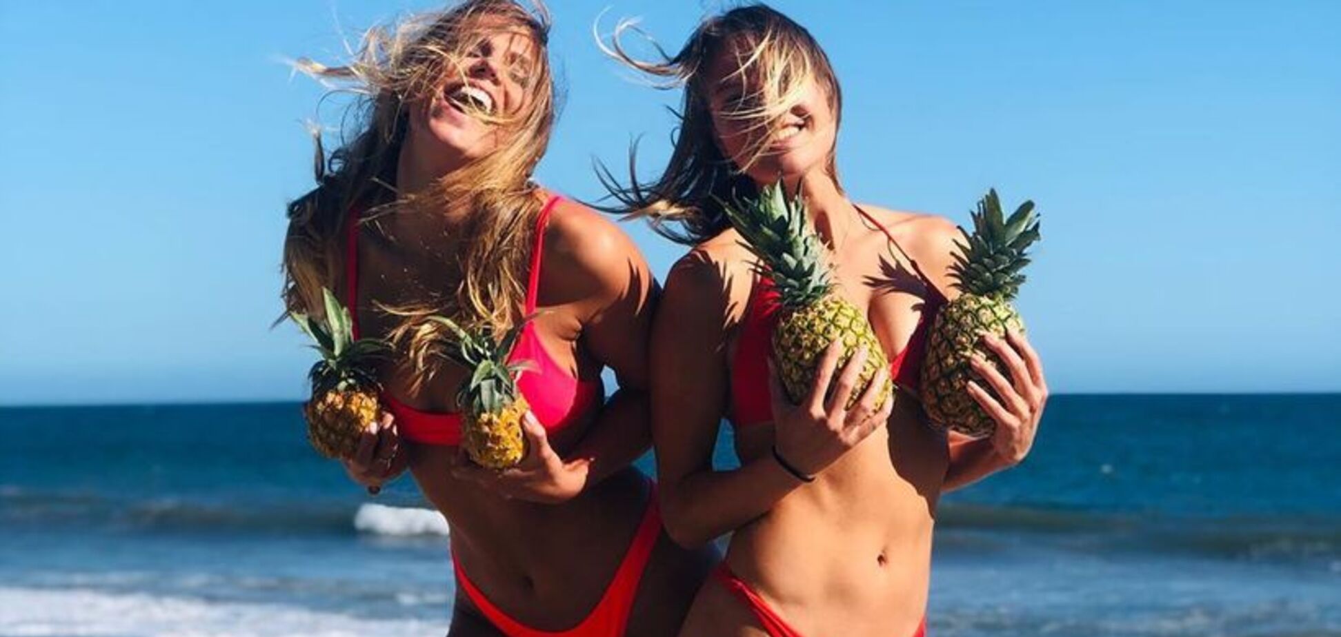 'Вот это ананасы!' Чемпионка из РФ сняла лифчик на пляже