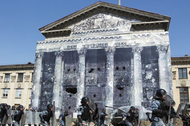 У Луганську взяли Рейхстаг і розстріляли Майдан