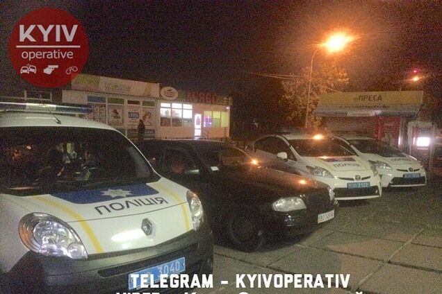 В Киеве мужчина посреди улицы угрожал гранатой женщинам: что известно