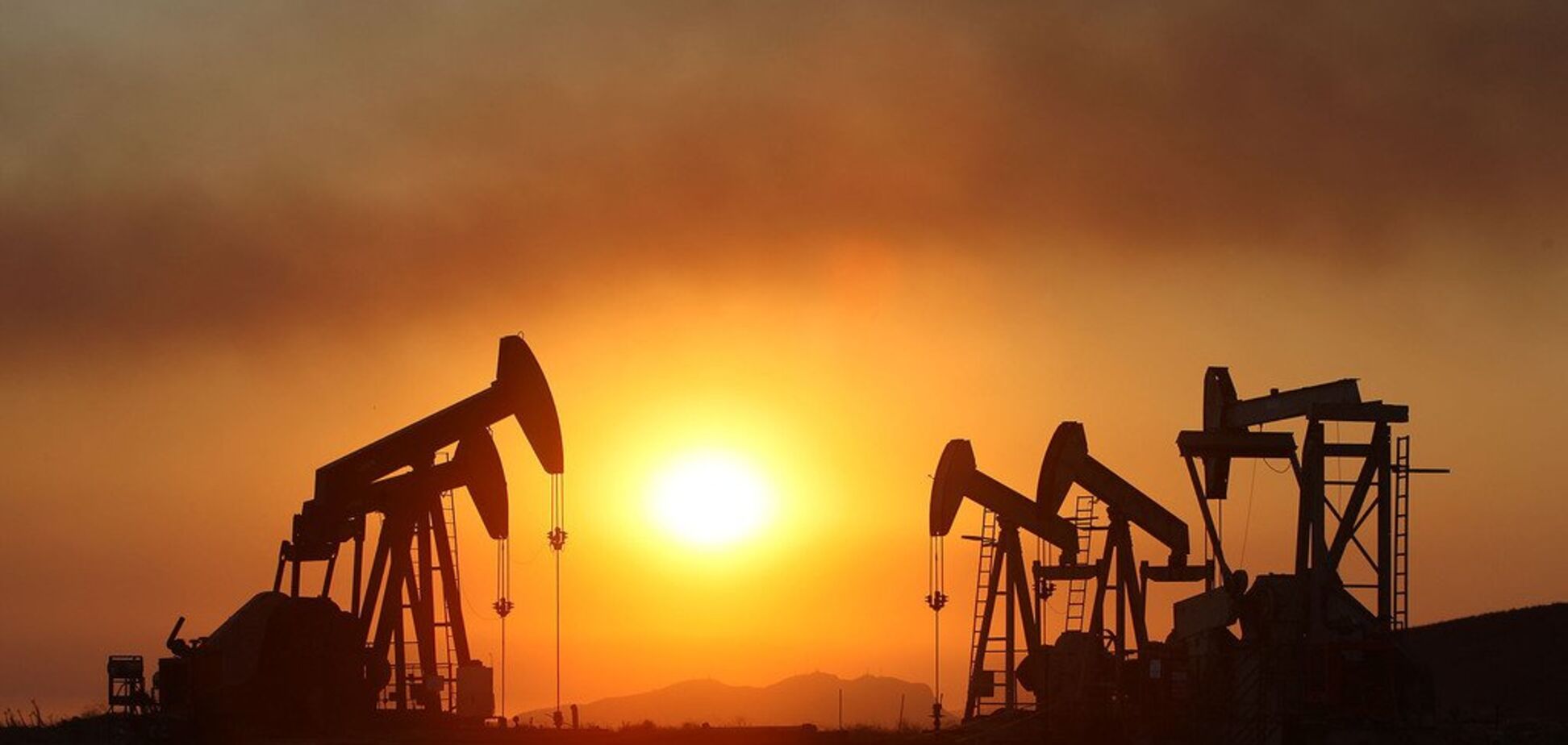 Мировые цены на нефть резко обвалились: что произошло