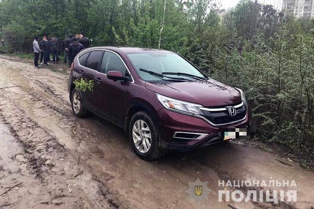 У Києві викрали авто з поліцейським у салоні: перші деталі