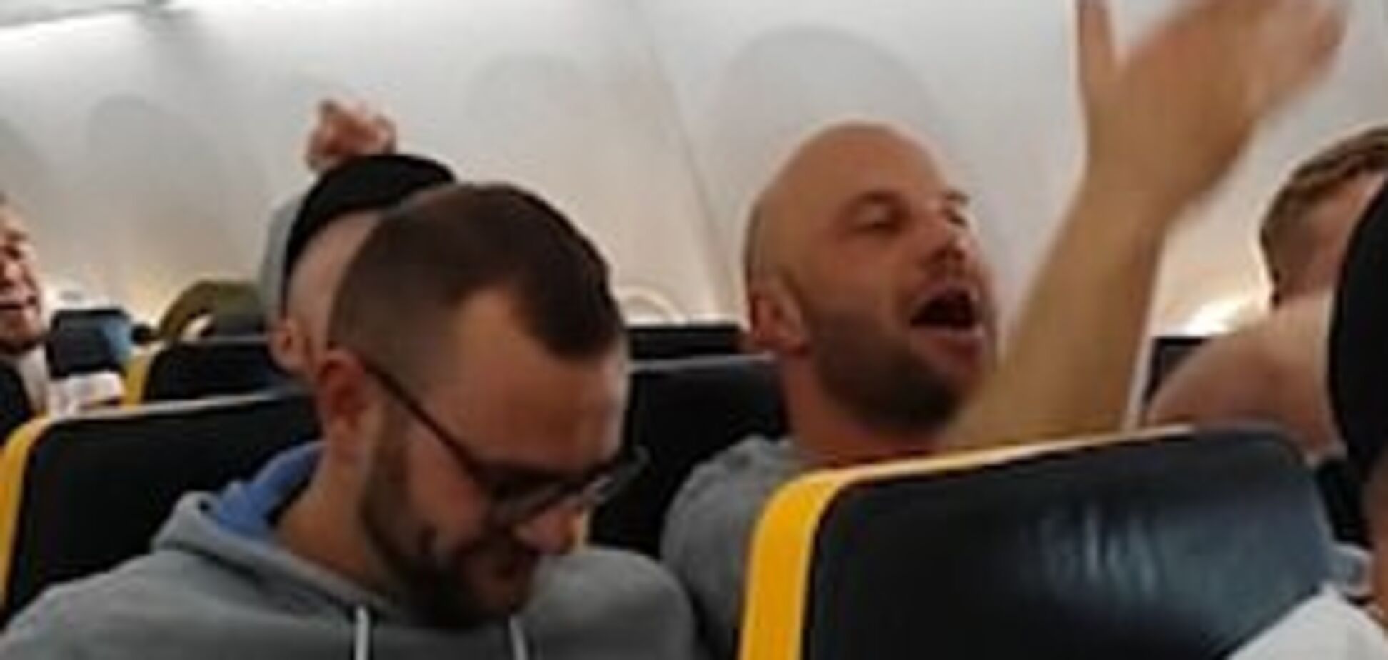 Авиарейс на Мальорку обернулся расистским скандалом