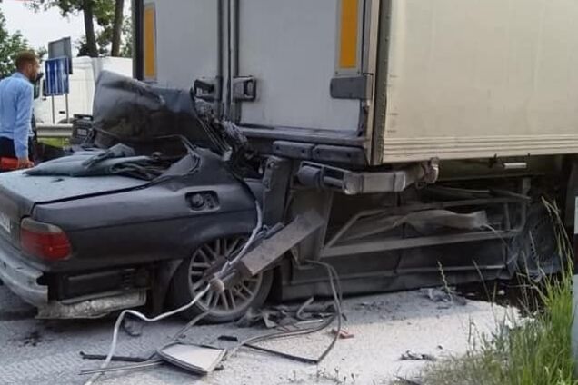 Під Києвом сталася страшна ДТП з BMW і фурою