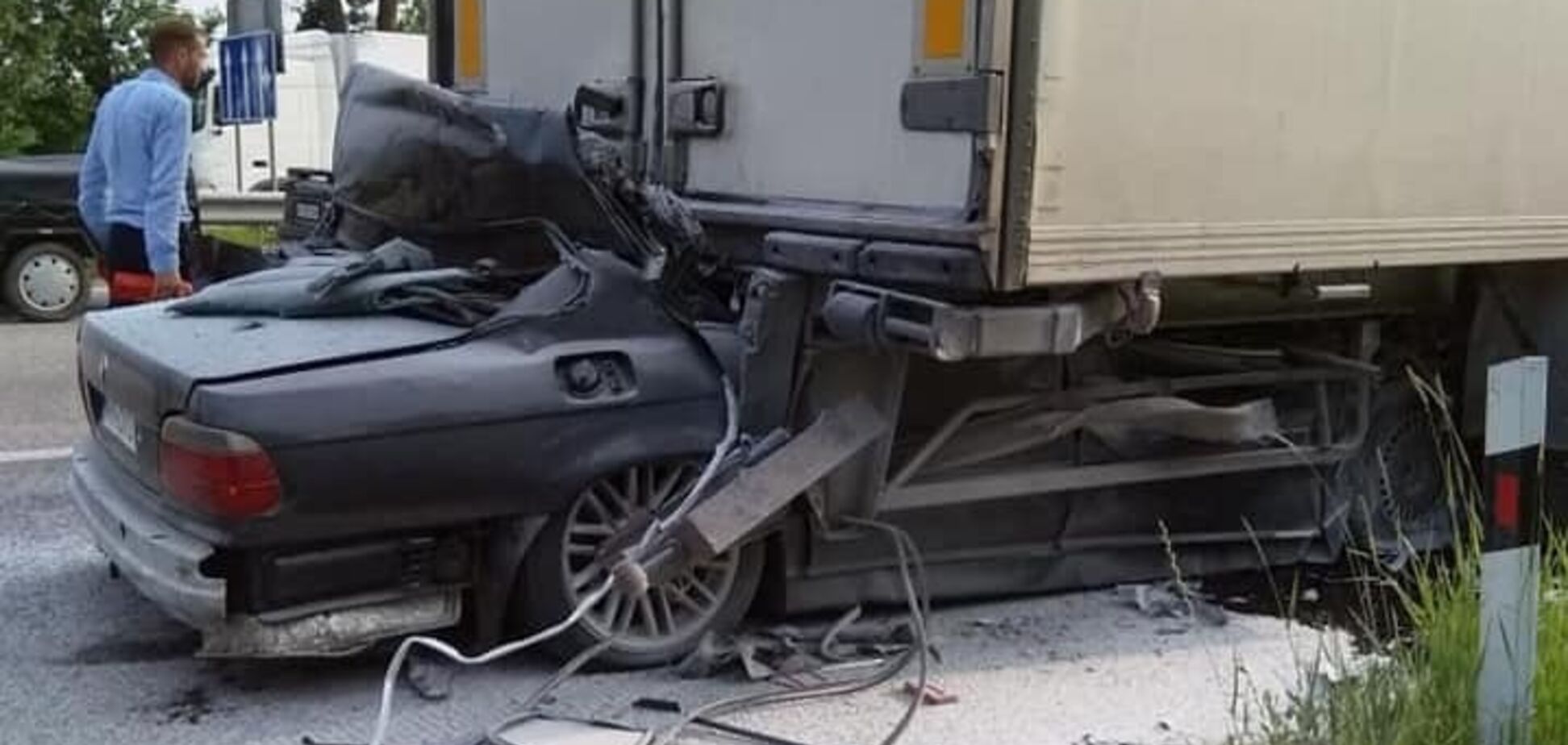 Под Киевом произошло жуткое ДТП с BMW и фурой