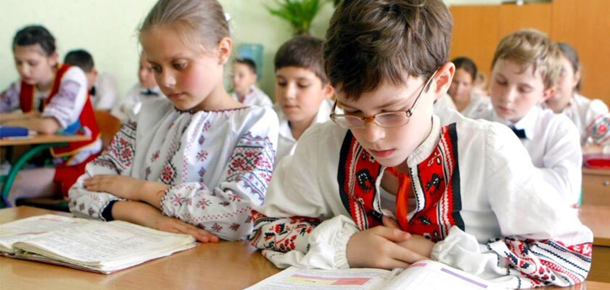 Свобода для учеников и деньги для педагогов: как в Украине хотят изменить среднее образование