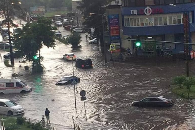 Москва потонула: в Росії показали відео потужного потопу