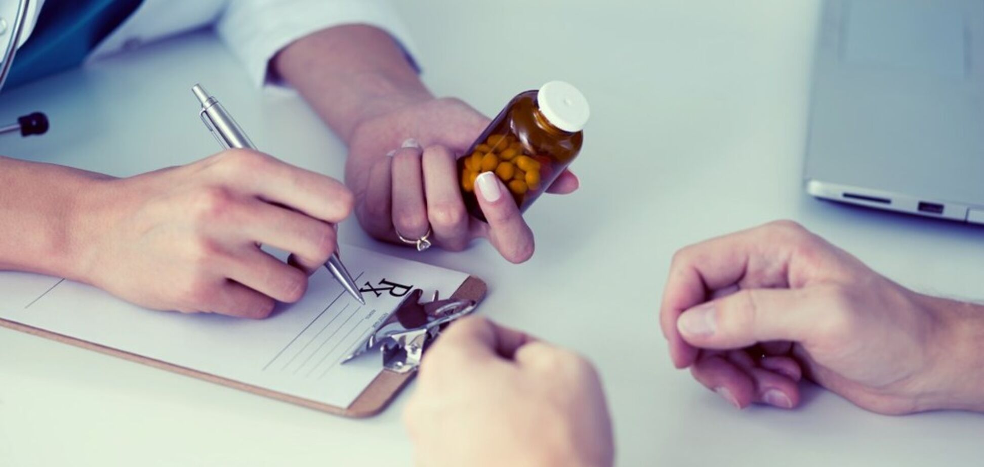 Антидепрессанты вредят здоровью: психиатры предупредили об опасности