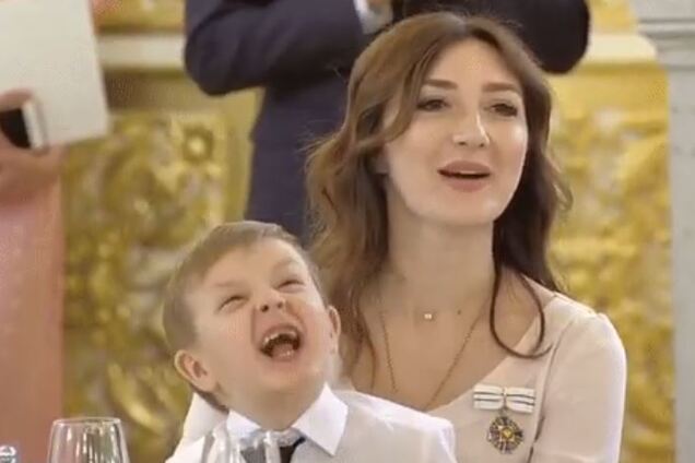 "Мальчика тошнит!" Реакция ребенка на Путина взорвала сеть