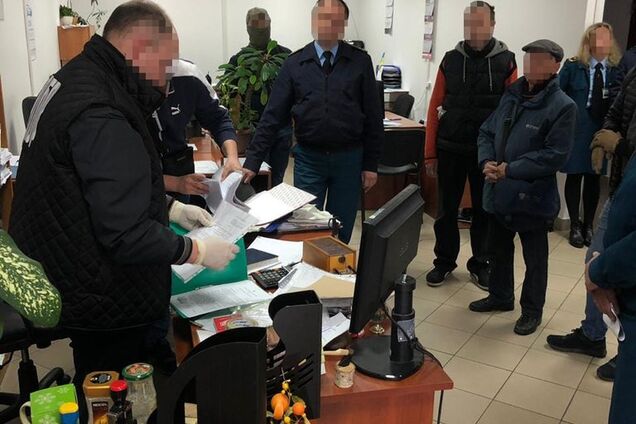 Обыски на таможне