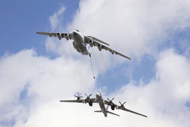 У Москву стягнули десятки винищувачів і штурмовиків: фото і відео літаків у небі