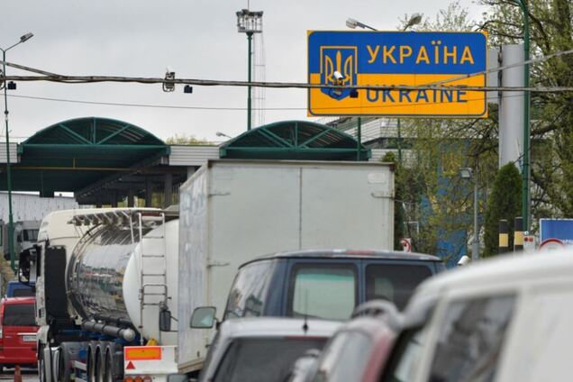 Украинцы попали в "ловушку" на границе с Польшей: фото и видео